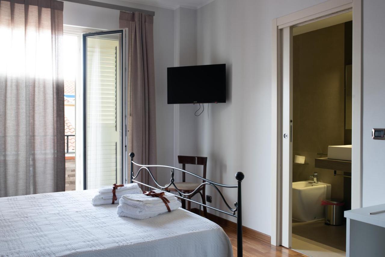 Torrevarata - Guest Rooms Санта-Тереза-ді-Рива Екстер'єр фото